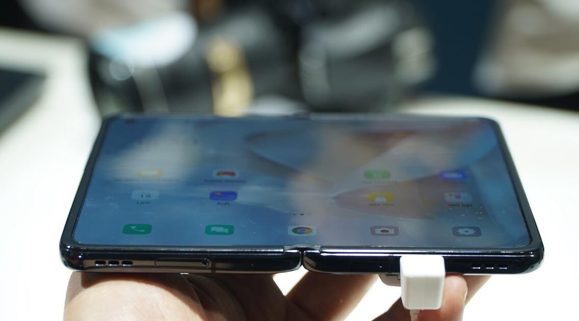 Oppo ra mắt smartphone Find N trang bị màn hình gập