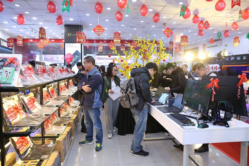 FPT Shop tăng trưởng mạnh trên thị trường bán lẻ laptop
