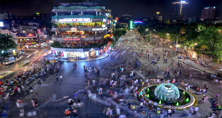 Hà Nội dừng phố đi bộ, thành phố Hồ Chí Minh huỷ bắn pháo hoa chống COVID-19