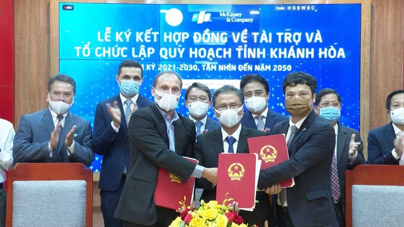 FPT và McKinsey hợp tác, cùng Khánh Hòa xây dựng chiến lược phát triển 