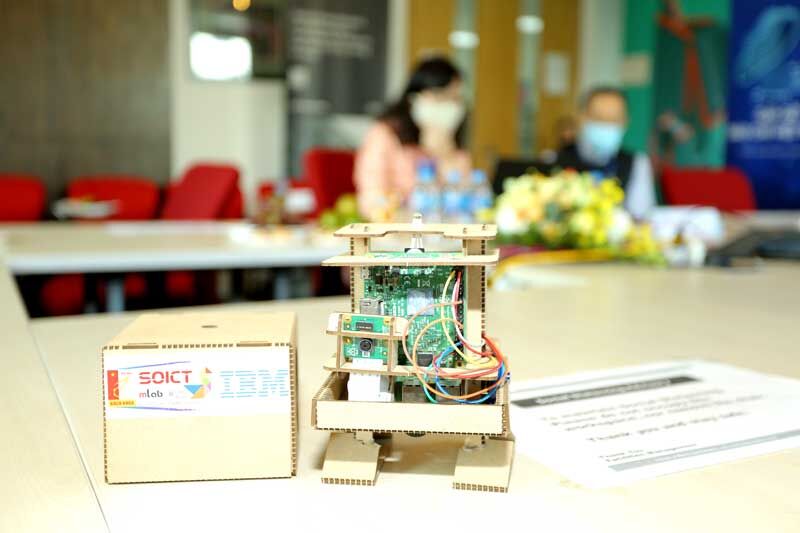 Tình nguyện viên giáo dục Việt Nam được IBM vinh danh với sáng kiến robot AI