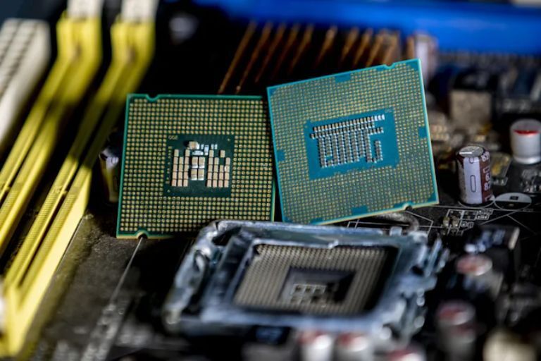 Lỗ hổng Spectre khét tiếng đã trở lại nhắm vào CPU Intel và AMD 