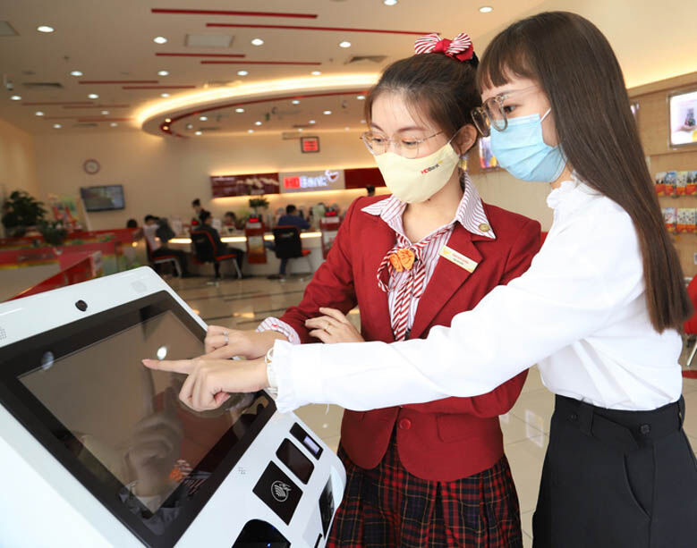 Hyperlogy triển khai thành công Kiosk Smart Self Service cho HDBank