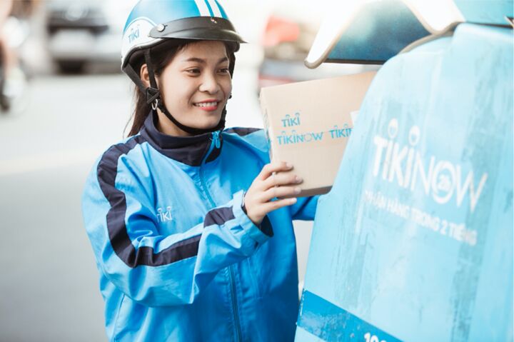 Tiki miễn phí giao hàng, sale mạnh trong mùa giãn cách xã hội