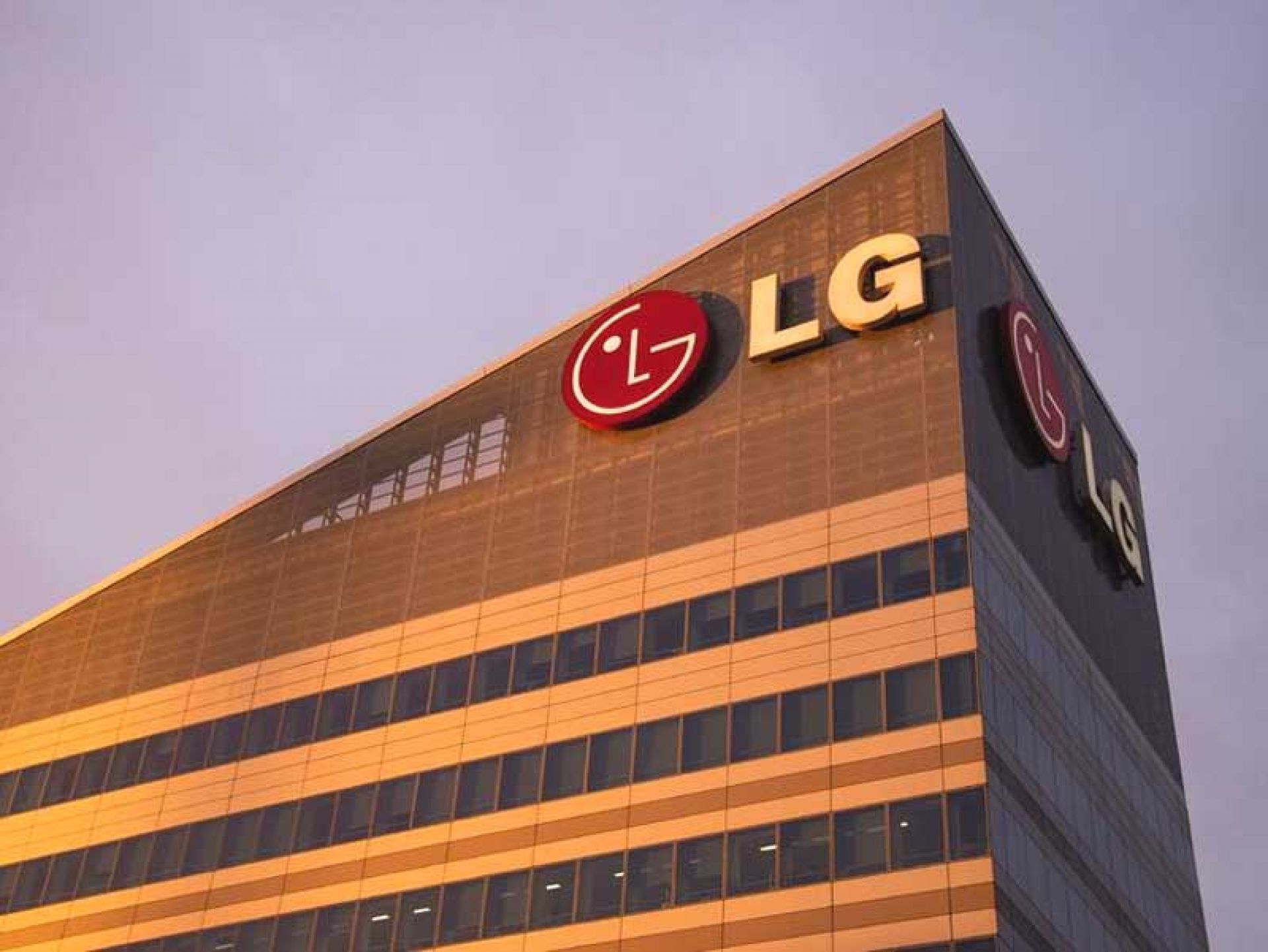 LG cam kết sẽ sử dụng 100% năng lượng tái tạo vào năm 2050