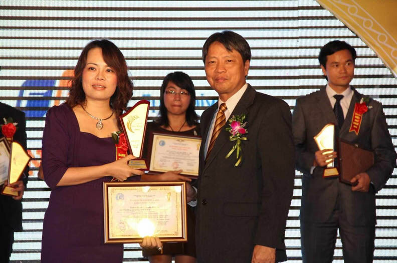 Năm 2011 Bachkhoa-Aptech lần đầu tiên nhận danh hiệu Sao Khuê
