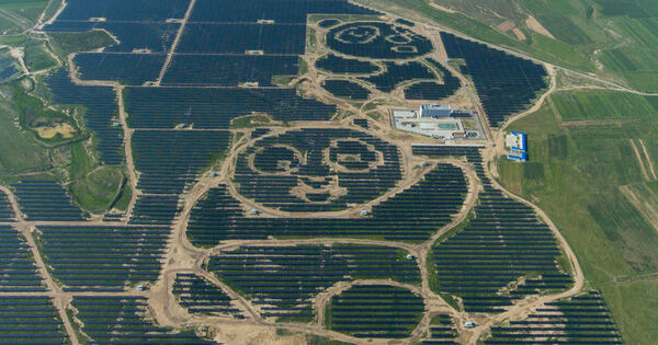 Quảng Ninh trao chứng nhận đăng ký đầu tư Dự án Jinko Solar 2