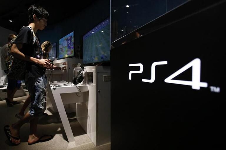 Khan hiếm PS5, Sony tiếp tục sản xuất PS4