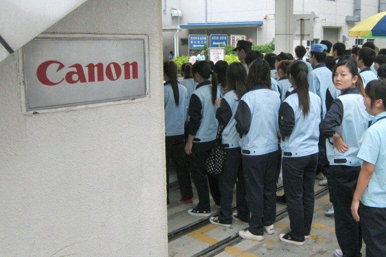 Canon đóng cửa một nhà máy ở Trung Quốc