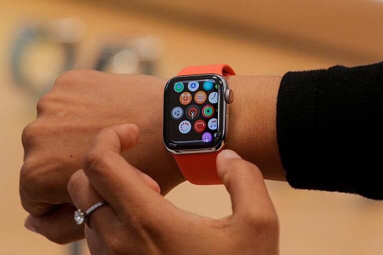 Apple Watch Series 7 giảm giá bán còn 349 USD