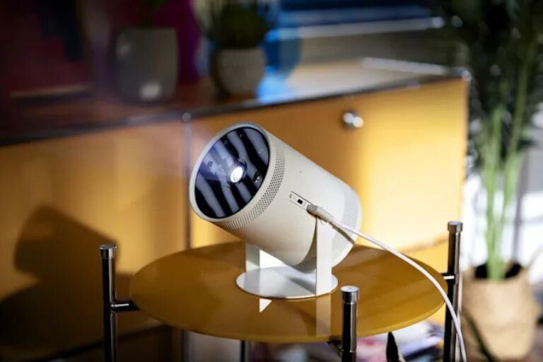 Samsung giới thiệu máy chiếu di động Freestyle, giá 899 USD