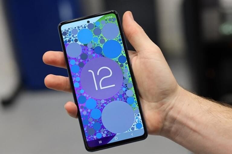 Samsung bắt đầu triển khai Android 12 đến điện thoại tầm trung