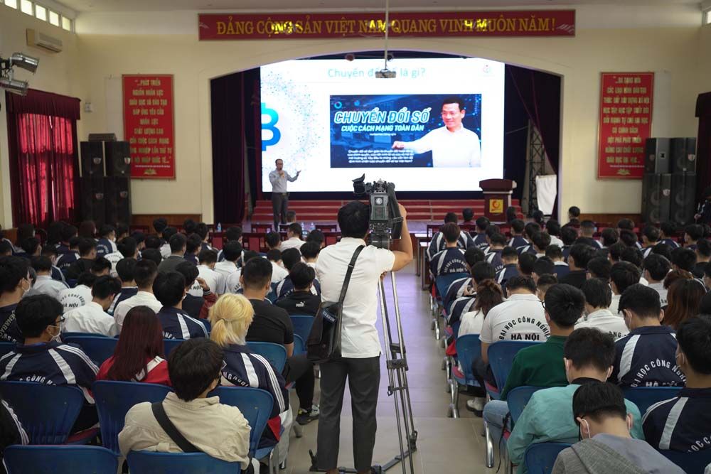 Muốn "đắt việc" khi ra trường, cần chủ động học tập