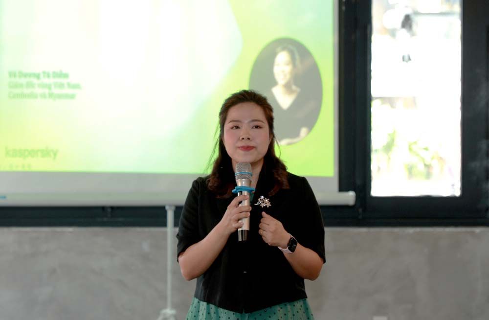 Theo bà Võ Dương Tú Diễm giới thiệu về Digital Footprint Intelligence 