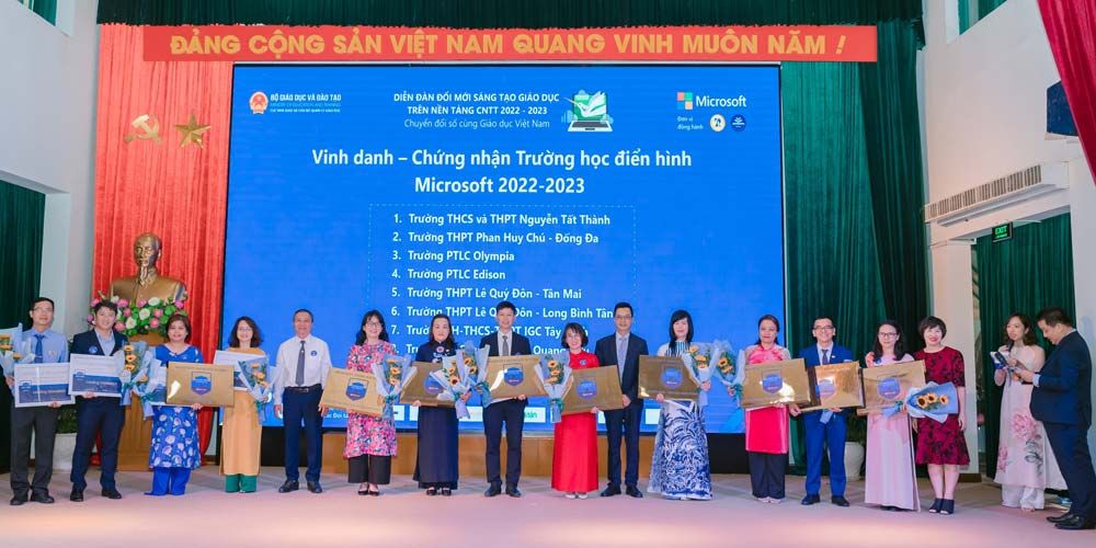 Vinh danh 12 Trường học điển hình 
