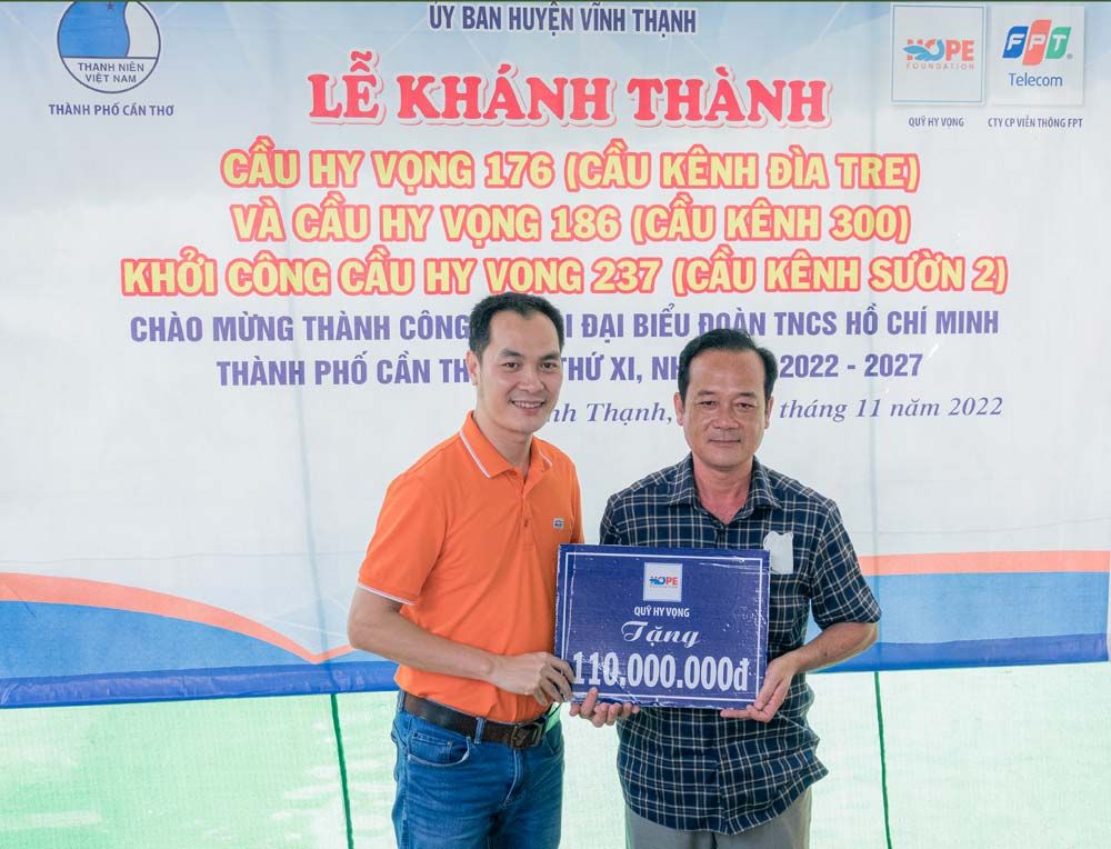 Nâng bước em đến trường