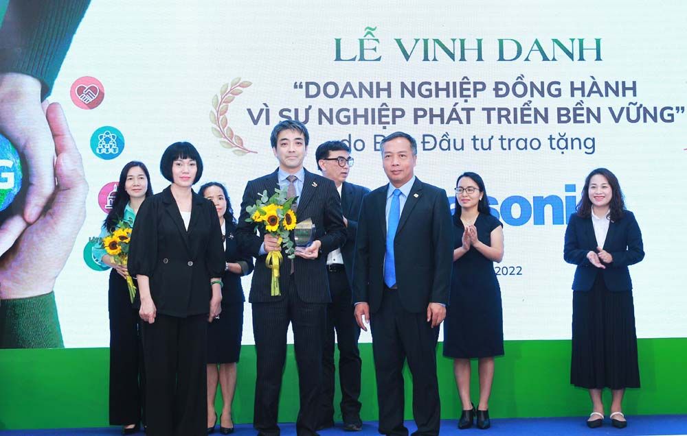 Panasonic Việt Nam nhận Kỷ niệm chương