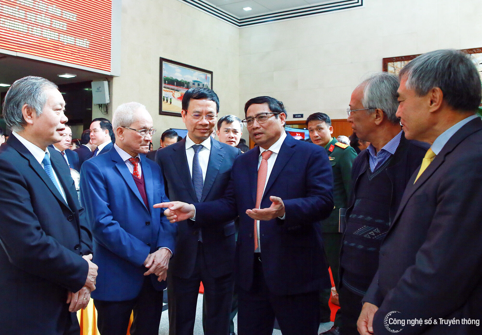 Thủ tướng Phạm Minh Chính chỉ đạo về chuyển đổi số