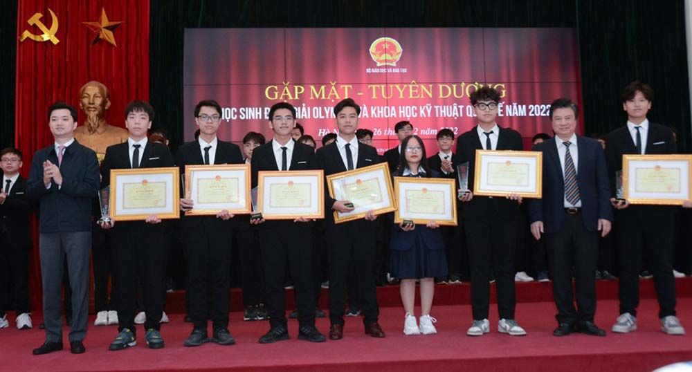 Vinh danh học sinh đoạt giải Olympic và Hội thi Khoa học kỹ thuật 2022