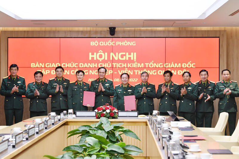 Đại tá Tào Đức Thắng nhận bàn giao Chức danh Chủ tịch kiêm Tổng Giám đốc Viettel