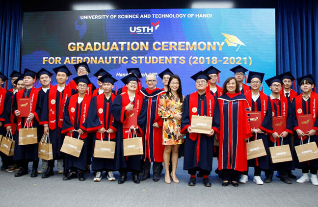 Những học viên đầu tiên tốt nghiệp khoa hàng không tại Đại học Khoa học và Công nghệ Hà Nội