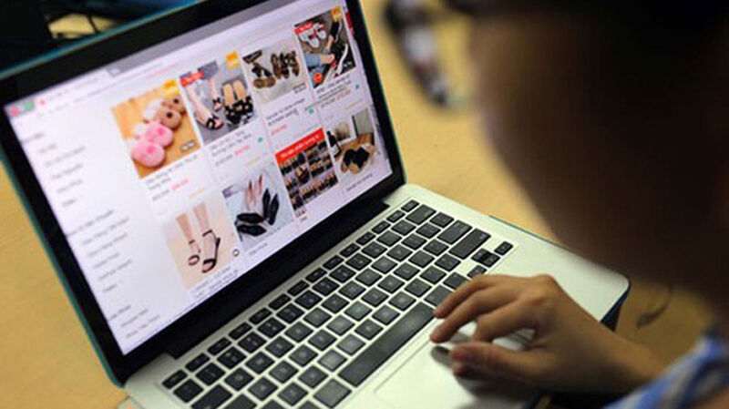 Những người phụ nữ chọn lối đi riêng để bán hàng xuyên biên giới