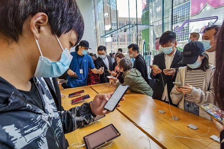 Apple thống trị thị trường smartphone cao cấp