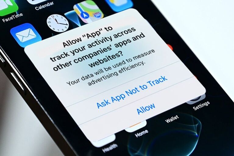 Apple khiến Facebook thiệt hại 12,8 tỉ USD trong năm 2022