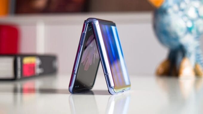 Galaxy-Z-Fold-4-khien-nguoi-dung-that-vong-ve-thoi-luong-Pin.jpg