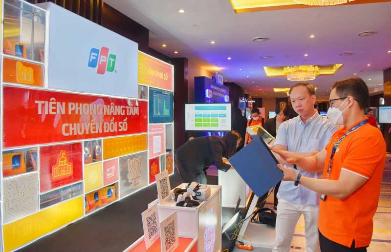 FPT trình diễn hệ sinh thái chuyển đổi số tại DX Summit 2022