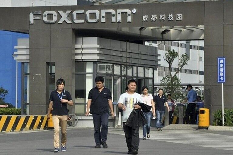 Foxconn tuyển thêm công nhân để đẩy mạnh sản xuất iPhone