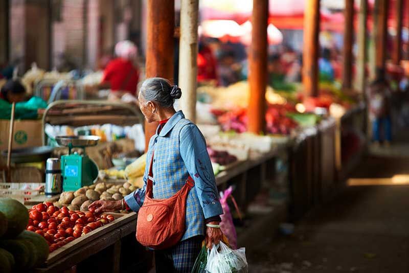 Giúp người lớn tuổi làm quen với thanh toán trực tuyến như thế nào?