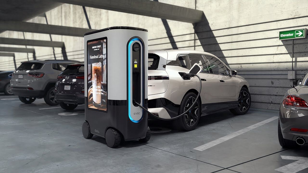 Robot có thể tự chạy đến sạc pin cho ô tô điện
