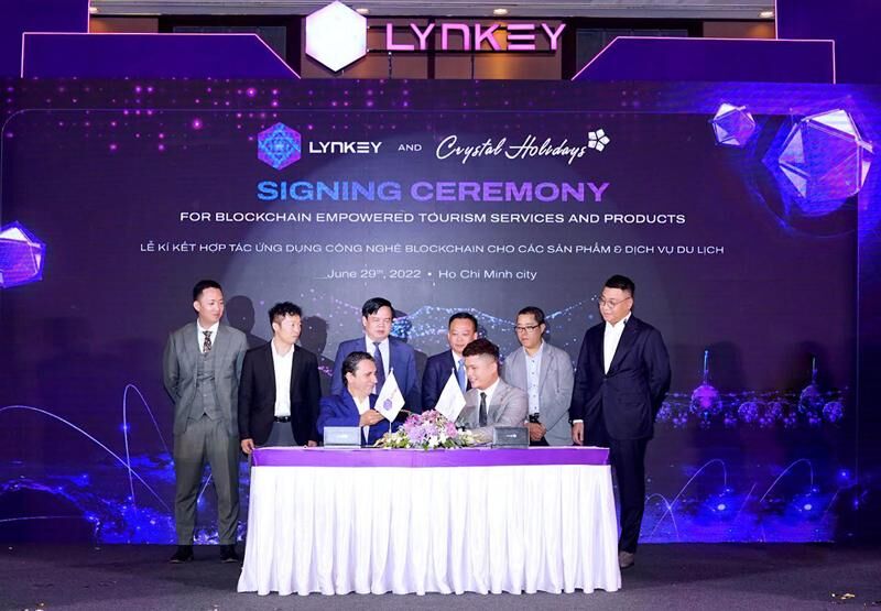 Crystal Holidays bắt tay LynKey đẩy mạnh ứng dụng blockchain vào sản phẩm và DV du lịch