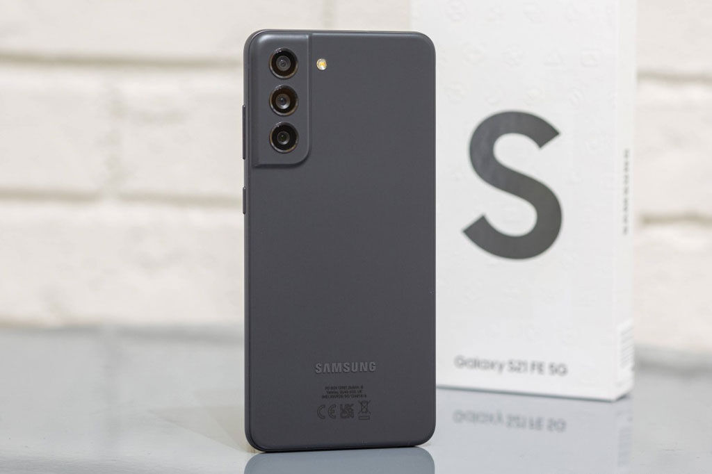 Samsung Galaxy S21 FE 5G giảm giá 5 triệu đồng tại Việt Nam