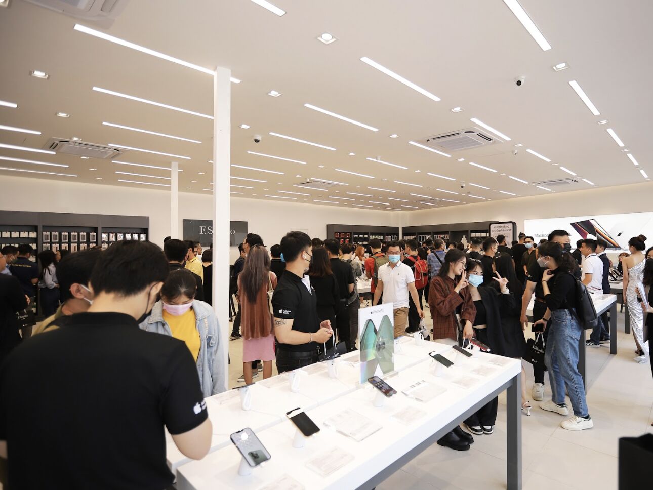 FPT Retail nâng cấp hệ thống trải nghiệm sản phẩm Apple