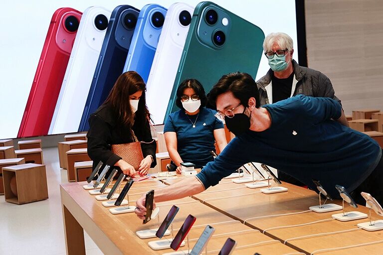 Kinh doanh gặp khó, Apple cắt giảm nhân sự
