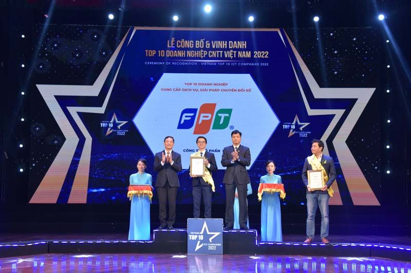 Tập đoàn FPT và 4 công ty thành viên được vinh danh Top 10 Doanh nghiệp CNTT Việt Nam