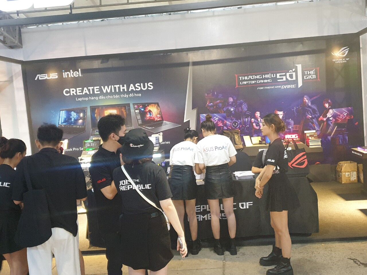 Triển lãm IT và gaming INTEL TECH CAMP: Nhiều hoạt động thú vị, đông người tham gia 7 Triển lãm IT và gaming INTEL TECH CAMP: Nhiều hoạt động thú vị, đông người tham gia - z3751407307555 23a70a5a003a6026b3bc64262fb453c1 1