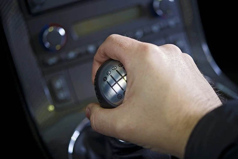 Doanh số ô tô trang bị hộp số sàn ngày càng sụt giảm