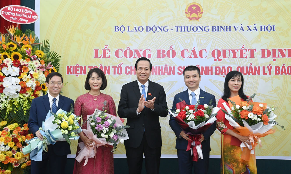 Báo Dân trí kiện toàn tổ chức trên cơ sở hợp nhất hai đơn vị báo chí