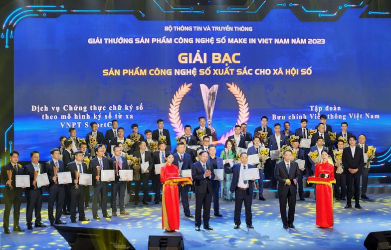 SmartCA” của VNPT nhận giải Bạc ở hạng mục Sản phẩm công nghệ số xuất sắc cho Xã hội số.