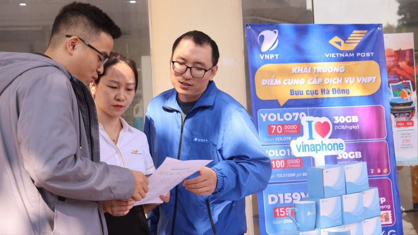 Nhân viên Bưu Điện và nhân viên VNPT sẵn sàng phục vụ khách hàng mọi lúc mọi nơi