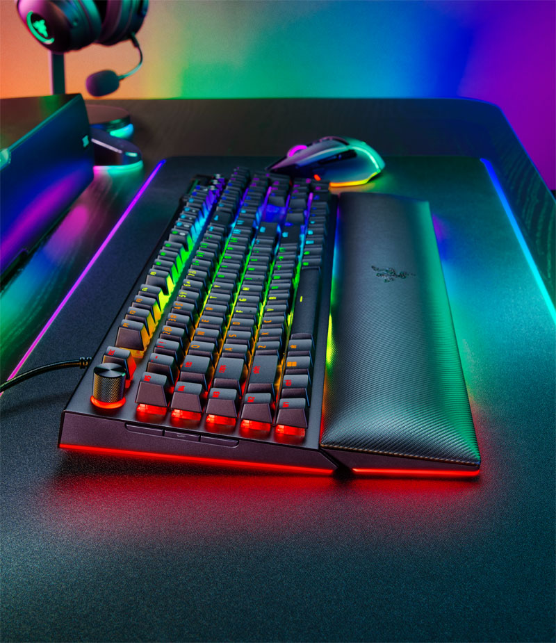 Trải nghiệm với bàn phím BlackWidow V4 Pro giá 6 triệu đồng