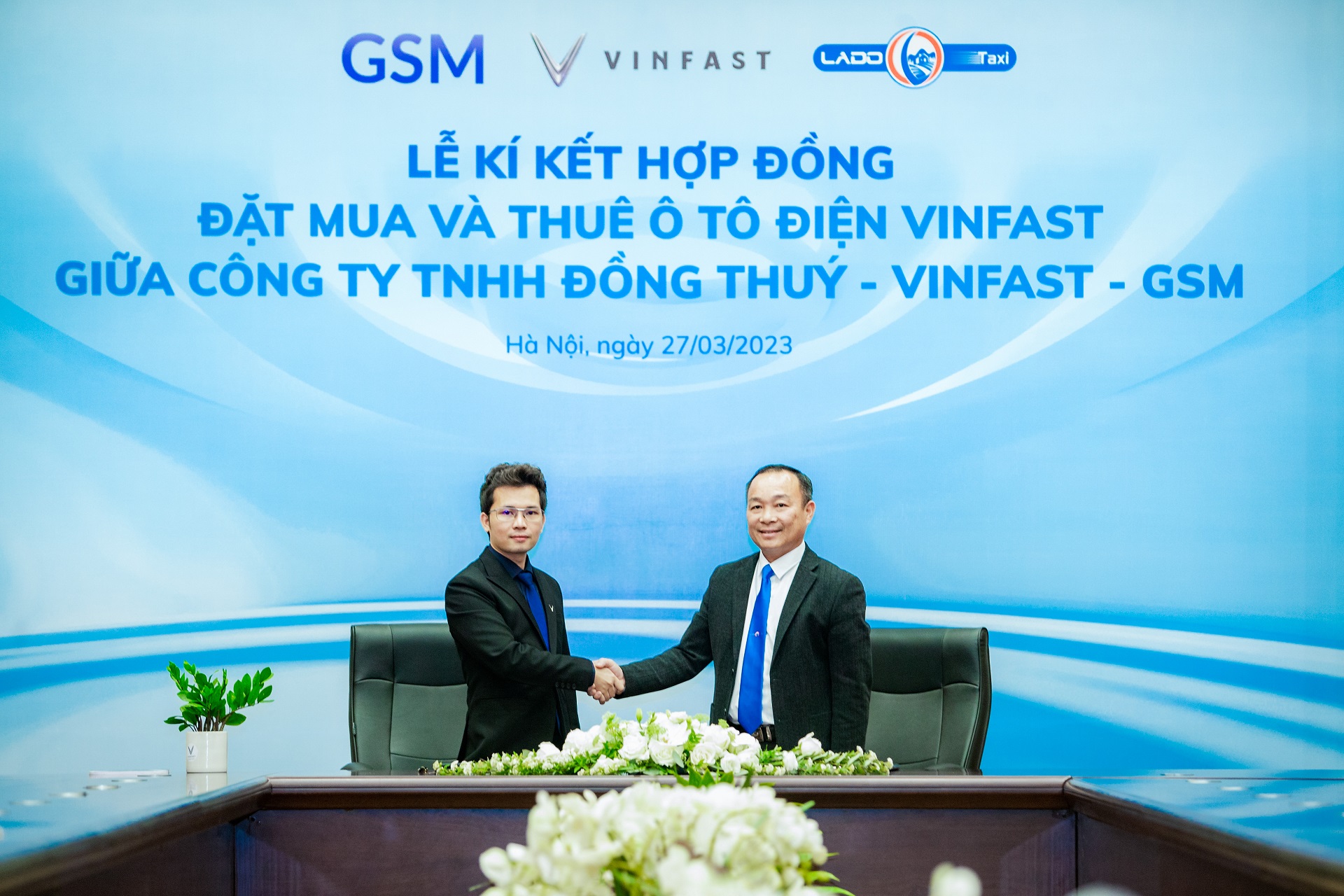 Lado taxi mua, thuê 540 xe điện VinFast