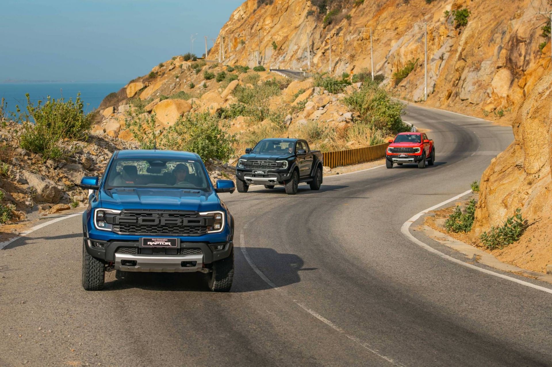 Ford Ranger Raptor 2023: Phấn khích trên những cung đường off-road