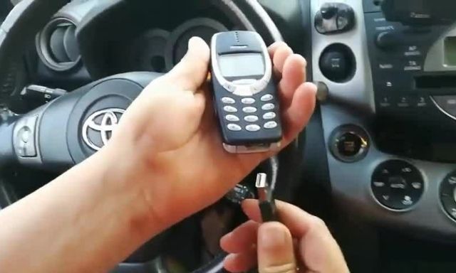 Tin tặc dùng Nokia 3310 khởi động ô tô Toyota