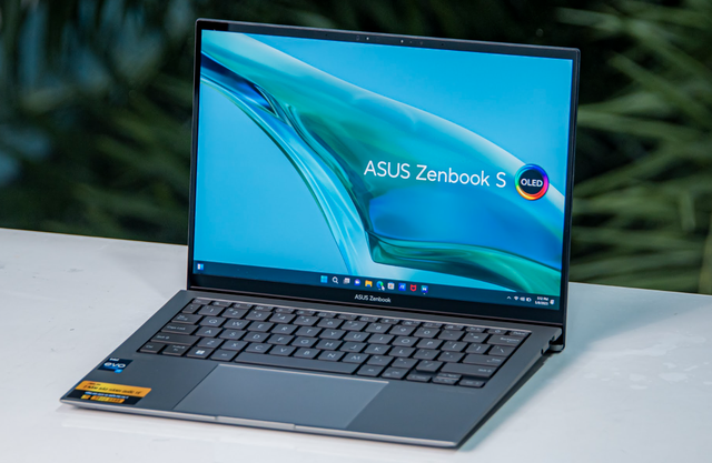 Asus trình làng laptop Zenbook S 13 OLED nhẹ nhất thế giới
