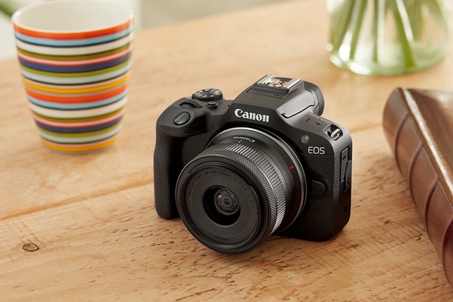 Canon ra mắt máy ảnh không gương lật giá rẻ EOS R100