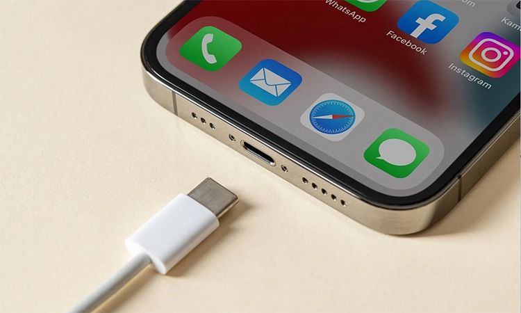 EU cảnh báo Apple không được làm chip độc quyền USB